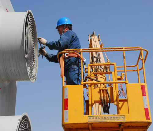 国网甘肃省电力公司检修公司为设备做全面"体检"